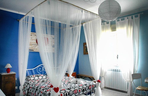 Enna Apartment | Cozy Retreat at The House of Mastro Giovanni with Kitchen