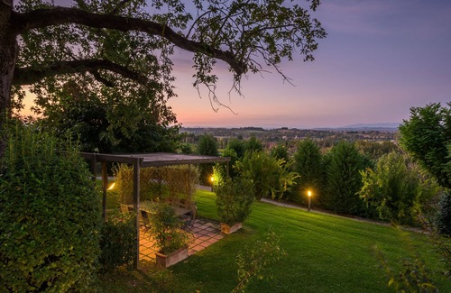 Acquaviva Apartment | Top-Rated House of Oaks: Rustic Retreat with Ocean Views