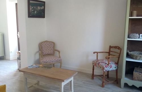 Souprousse House | Experience Comfort at The House of Pescate with Breakfast