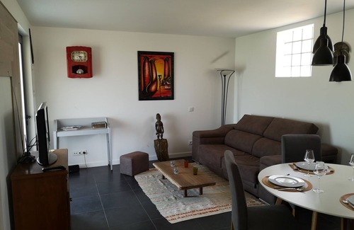 Valenca House | Discover The House of Puddles: Your Budget-Friendly Retreat