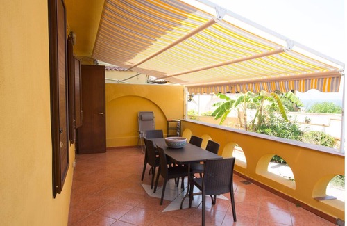 Augusta Apartment | Idyllic Rosi Apartment: Ocean View Near Etna & Amenities