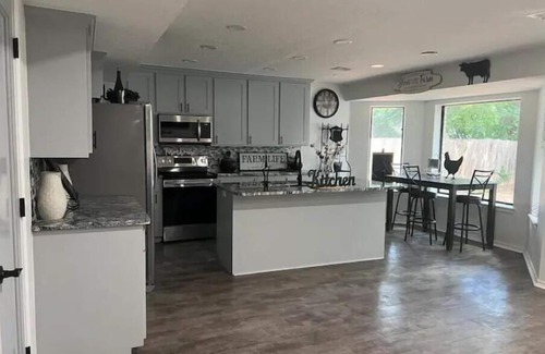 Lawton House | Serene Retreat: Family-Friendly Near Fort Sill & Casino
