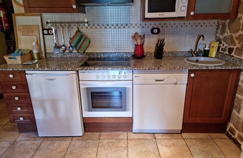 Tudes Cottage | Family-Friendly Getaway at The House of the Chimneys