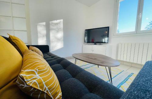 Joue-les-Tours House | Discover The House of the Green Way: Family-Friendly Retreat