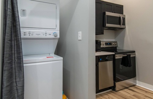 Georgetown House | Historic House on Main - Sleeps 16, Walk to Downtown
