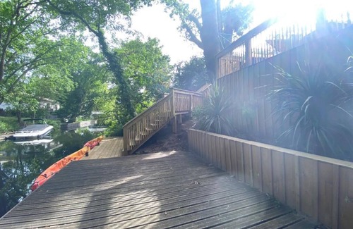 Cazaux House | Discover the House on Your Next Getaway Adventure