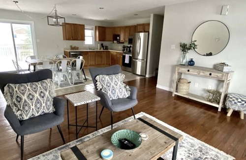 Bayfield Cottage | Beachfront Getaway in Bayfield with Spa & Breakfast