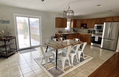 Bayfield Cottage | Beachfront Getaway in Bayfield with Spa & Breakfast