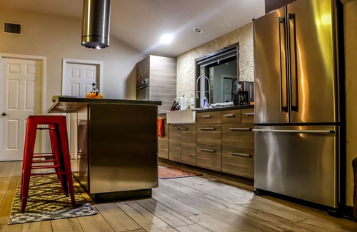 Cardinal Hills Estates House | Discover The House On The Hill: Pet Friendly & Spa Amenities