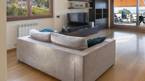 Reno Apartment | Experience The House on the Lake with Oceanfront Bliss