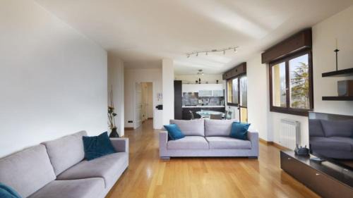 Reno Apartment | Experience The House on the Lake with Oceanfront Bliss