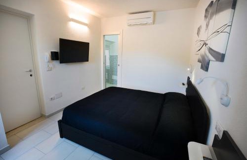 Bosa Historic Centre Apartment | Riverside Retreat: Guest Rated 9.4, Oceanfront Bliss Awaits