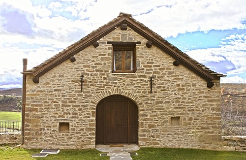 Satue Cottage | Top-Rated El Pallarón: Relax by the Pool and Lake View