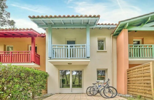 Soustons Villa | Oceanfront 3-Room House at Domaine du Golf de Pinsolle