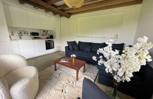 Colonard-Corubert House | The houses on the hill