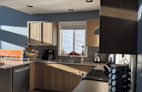 Snow Pine Estates House | Guest Rated 10/10: The Howling Wolf Ski Chalet with Hot Tub