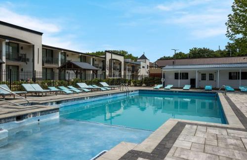 Middletown Hotel | Discover The Hub Middletown Red Bank: Oceanfront Retreat