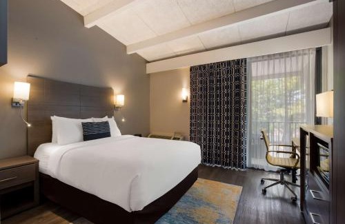 Middletown Hotel | Discover The Hub Middletown Red Bank: Oceanfront Retreat
