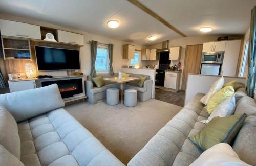 Lossiemouth Ski Chalet | Experience The Hudson @ Silversands: Oceanfront Bliss