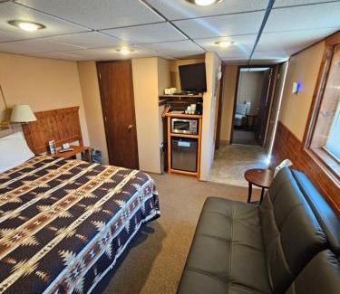 Hulett Hotel | Family-Friendly Hulett Motel with Pet Amenities Await You