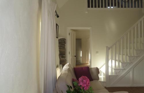 Woodford House | Book Your Stay at The Humble Daisy - Pet Friendly & Top Rated