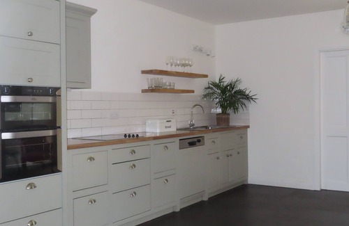 Woodford Cottage | Pet-Friendly Retreat at The Humble Daisy in Galway