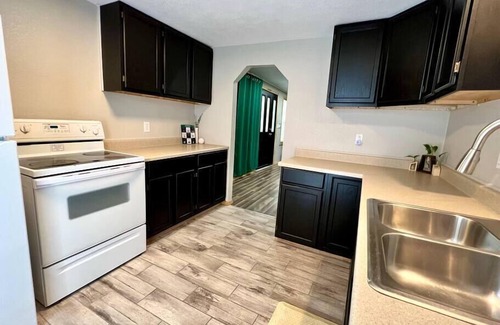 Joplin House | Top-Rated 1Bed 1Bath Hideaway with Pet-Friendly Amenities
