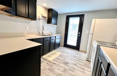 Joplin House | Top-Rated 1Bed 1Bath Hideaway with Pet-Friendly Amenities