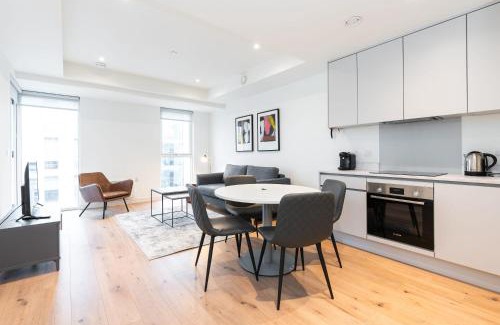 Sutton Cross Apartment | Family-Friendly Comfort at The Hunt One - Rated 8.9/10