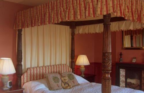 Cameley Hotel | Pet-Friendly Getaway at The Hunters Rest Inn - 4 Stars