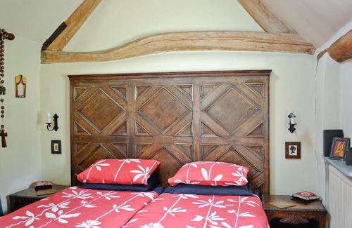 Little Rissington House | Relaxing Getaway at The Hunting Lodge with Pool Access