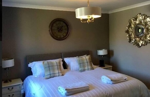 Dumfries Bed & Breakfast | Exceptional Stay at The Huntingdon B&B with Breakfast & More