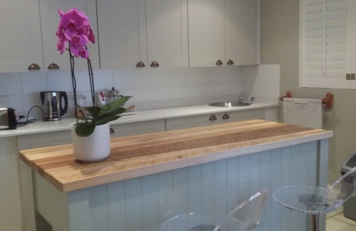 Greater Johannesburg Metropolitan Area Cottage | Top-Rated The Hurst Self Catering Cottage with Pool & Kitchen