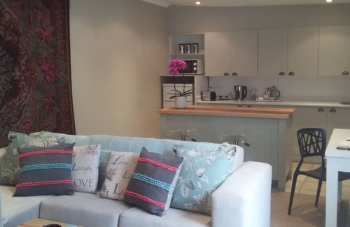 Greater Johannesburg Metropolitan Area Cottage | Top-Rated The Hurst Self Catering Cottage with Pool & Kitchen