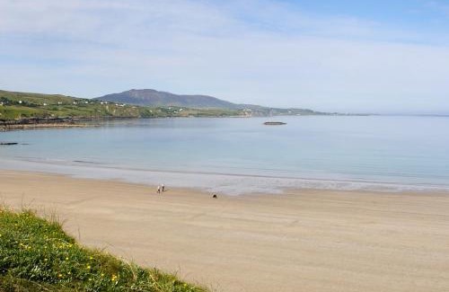 Tullycross Apartment | Pet-Friendly Retreat at The Hut at Baywatch B&B