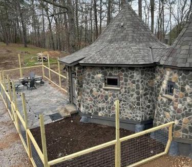 Benton House | The Hut at the Farm