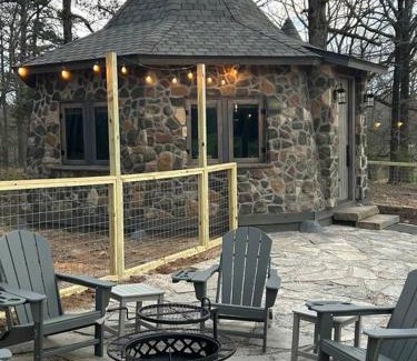 Benton House | The Hut at the Farm
