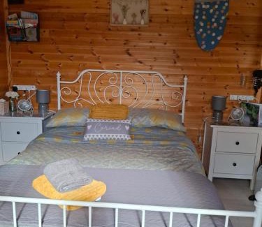 Newtown Apartment | Discover The Hut B & B: 4-Star Stay with Breakfast Included