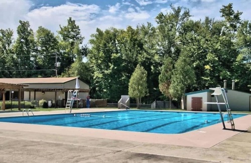 Pocono Summit Apartment | Delightful 4 BD Lakeside Retreat with Game Room & Sauna