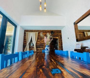 Saliste House | Oceanfront Bliss at The Hut Retreat - Guest Rated 9.8