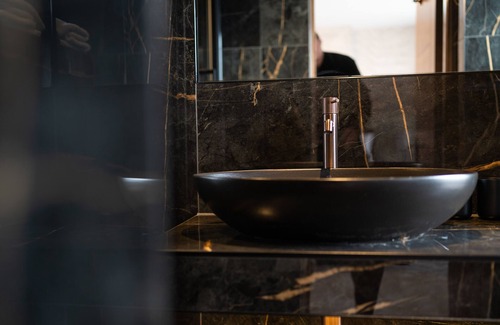 Watford Hotel | Discover The Hyde @ Dunnings Bar: Family-Friendly Retreat
