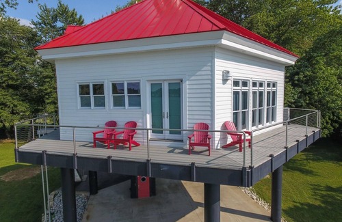Prospect House | Unforgettable Captain's Nest on the Ohio River with Breakfast
