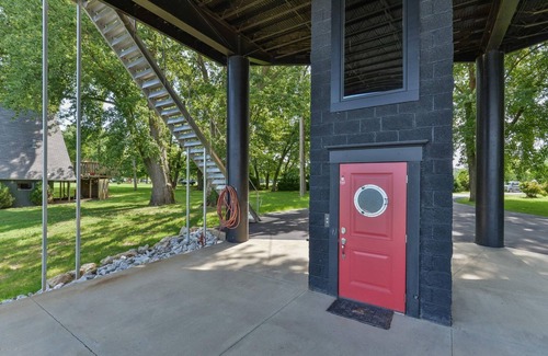 Prospect House | Unforgettable Captain's Nest on the Ohio River with Breakfast