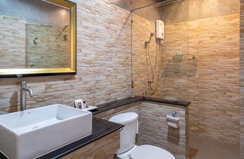 Ranong Hotel | Iconic Hotel: Guest Rated 9/10 with Family-Friendly Amenities
