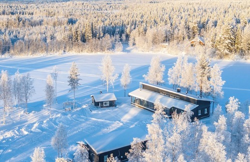 Ranua Villa | Unforgettable Wikkelä Villa: Oceanfront Bliss & Spa Retreat