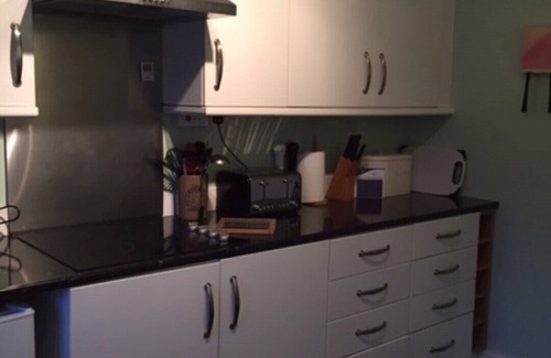 Pen-y-sarn Apartment | Serene Oceanfront Retreat: Perfect Base for Adventure
