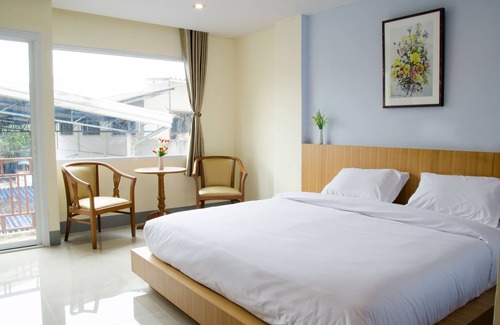 Sisaket Hotel | Family-Friendly Stay at The Impress Sisaket with Kitchen Access