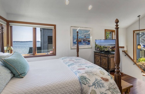Indianola House | Exceptional Indianola Boathouse with Oceanfront Pool