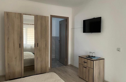 Ocna Mures House | Pet-Friendly iNk Rooms: A Family Retreat with Great Reviews