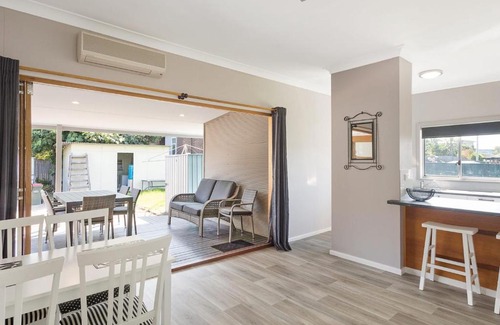 Narooma House | Inviting The Inlet Cottage: 4-Star Family-Friendly Stay